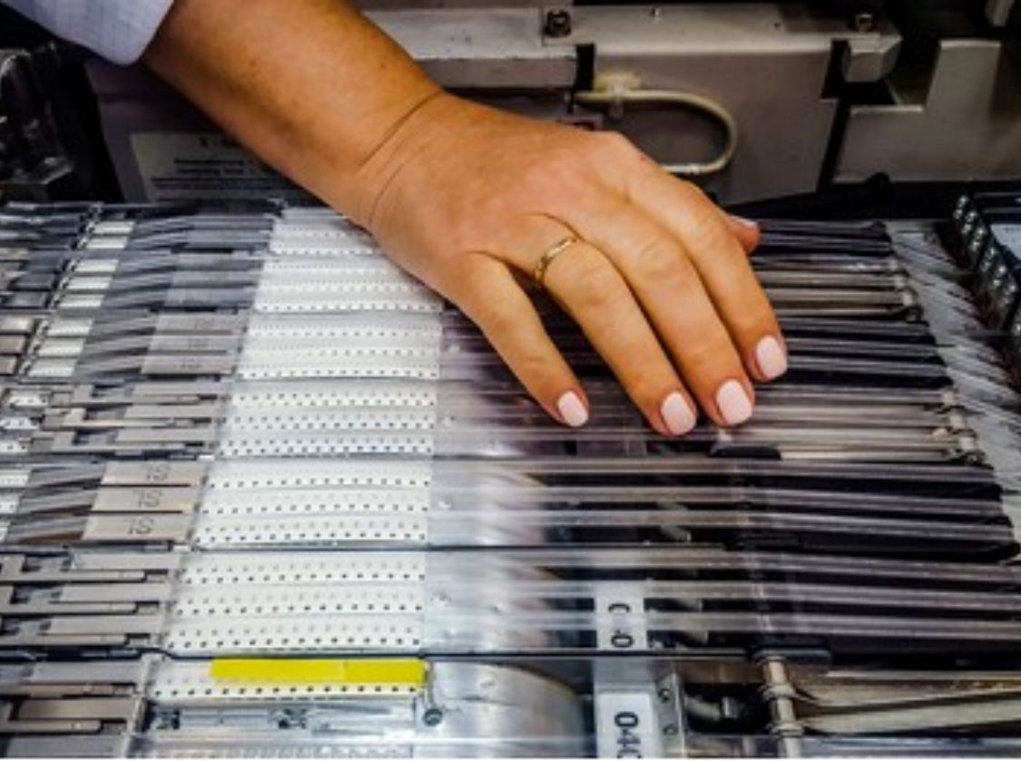 Smd-reels-with-smd-tapes-in-smt-machine – Tapesplice